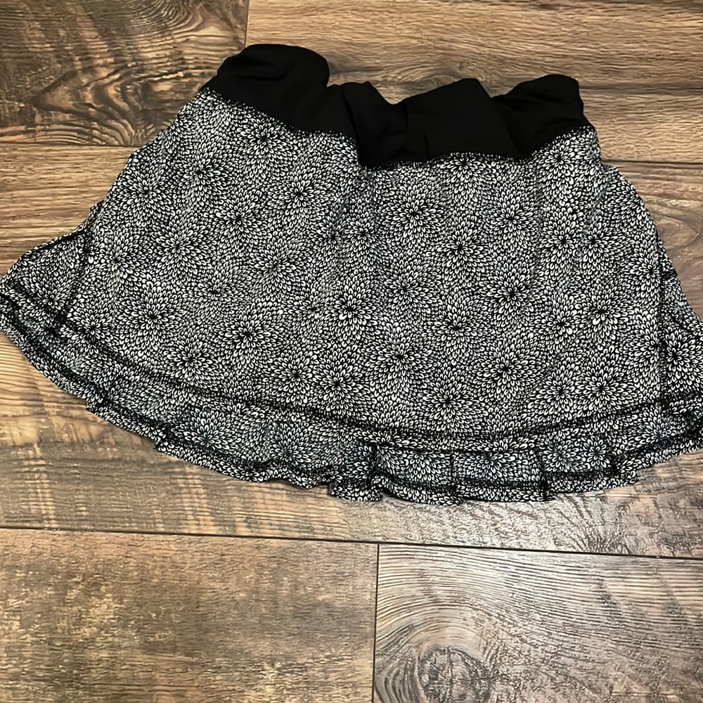 Lululemon patterned skirt- discontinued- like new-